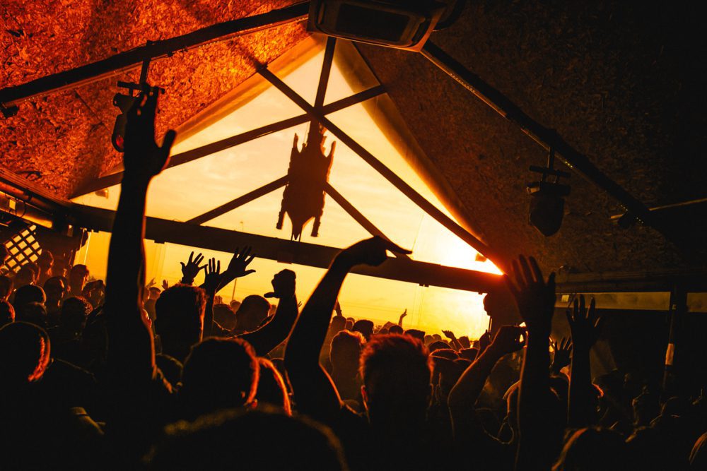 Warung-Beach-Club-by-Diego-Luis-Jarschel